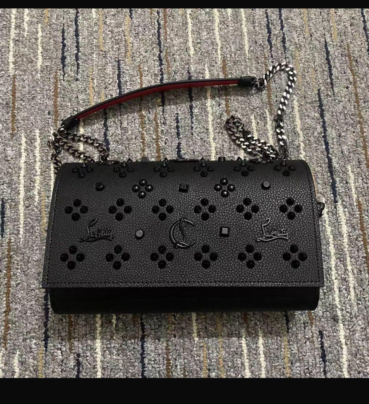 Elegant Black Crossbody Handbag with Chain Strap