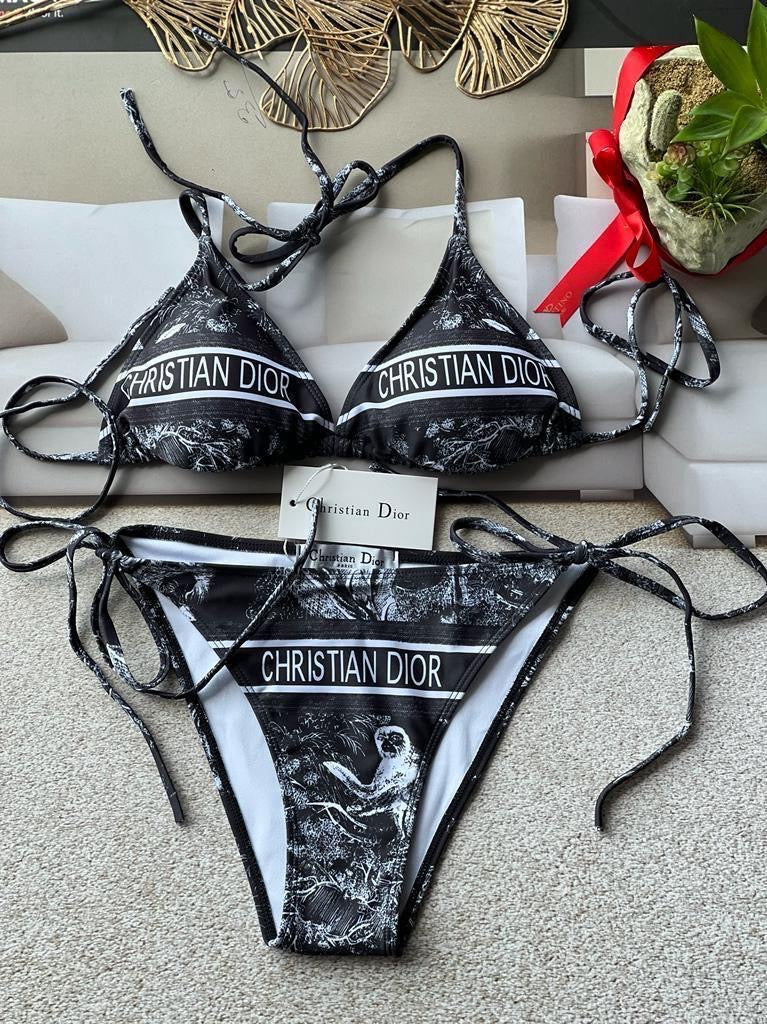 Elegant Baroque Print Swimwear Set