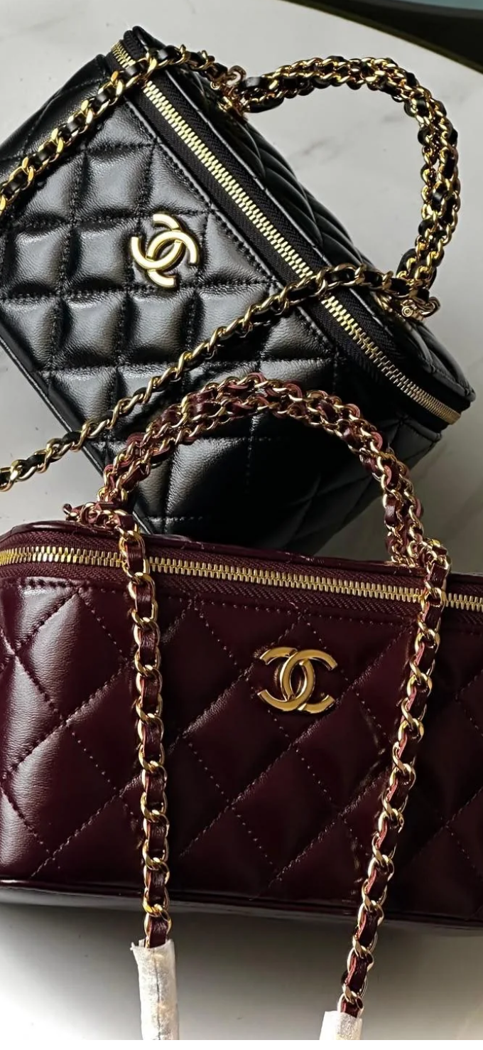 Elegant Quilted Leather Vanity Bag with Interlocking Clasp